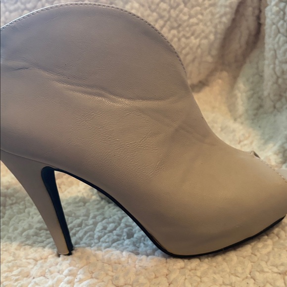 Shully's Elegant Cream Peep-Toe Heels NWOT Size 9 - Picture 7 of 7